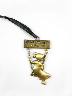 comprar Experimente a nostalgia e a maravilha com o Swing do sonhador Cirque du Soleil Imaginação Ornamento acabamento metálico personalizável Fabricação em linha