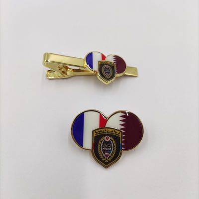 comprar Emblema da Força de Segurança do Torneio Personalizado Premium em forma de coração com bandeira dupla, pin de esmalte e clip de gravata Fabricação em linha