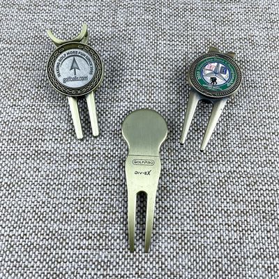 comprar Ferramentas antigas de golfe e marcador de bolas com ímã Fabricação em linha