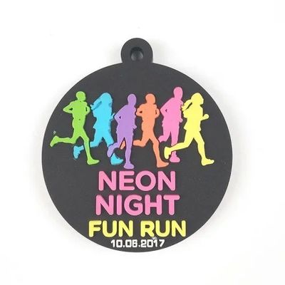Medalha Eco-friendly Personalizada / Medalhas de borracha de PVC preto Medalha 3D para Neon Night Fun Run