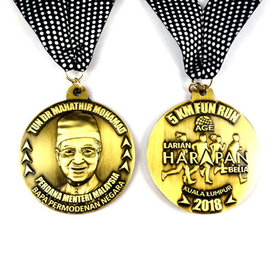 Ambos os lados com design de medalha de corrida personalizada para correr maratona