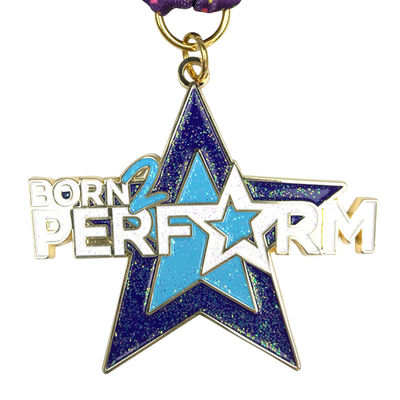 Medalha em forma de estrela de fundição com laca assada